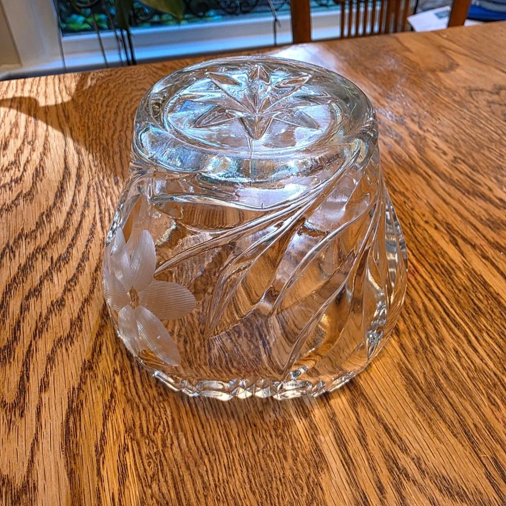 Crystal Glass Bowl Etched Floral Frosted Scalloped Rim Starburst Base 4.5